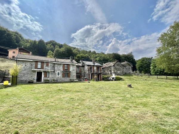 casa indipendente in vendita a Maccagno con Pino e Veddasca in zona Lago Delio
