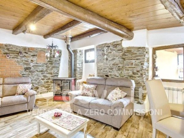 casa indipendente in vendita a Maccagno con Pino e Veddasca in zona Maccagno