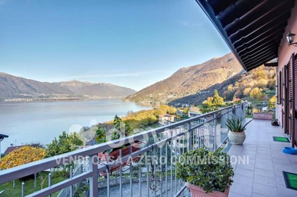 casa indipendente in vendita in zona Pino sulla Sponda del Lago Maggiore