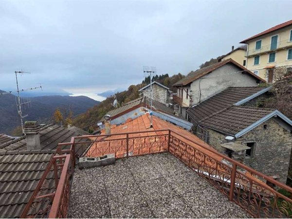 appartamento in vendita a Maccagno con Pino e Veddasca in zona Maccagno