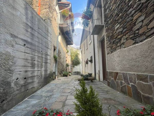 appartamento in vendita a Maccagno con Pino e Veddasca in zona Maccagno