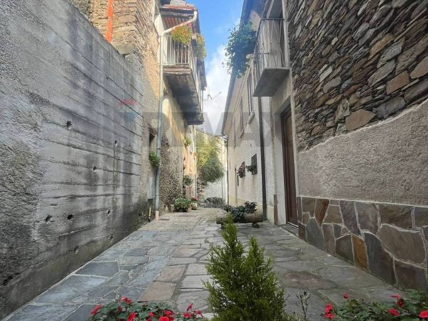 appartamento in vendita a Maccagno con Pino e Veddasca in zona Maccagno