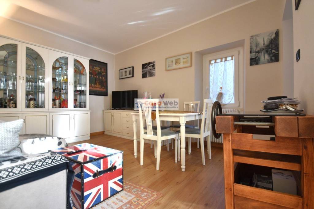 appartamento in vendita a Maccagno con Pino e Veddasca in zona Maccagno