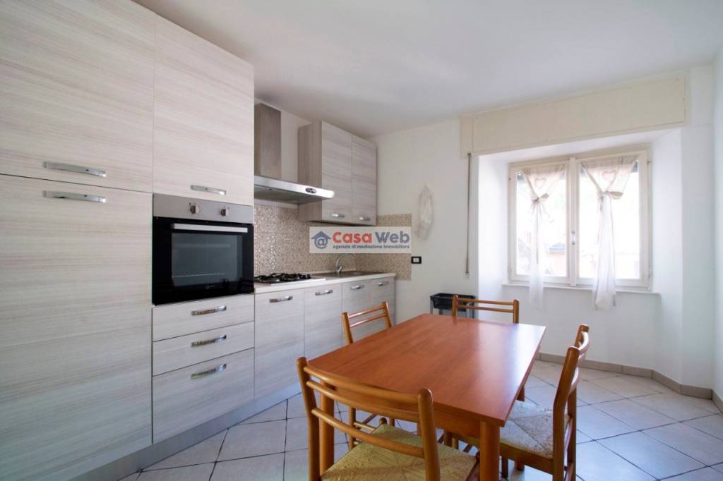 appartamento in vendita a Maccagno con Pino e Veddasca in zona Maccagno