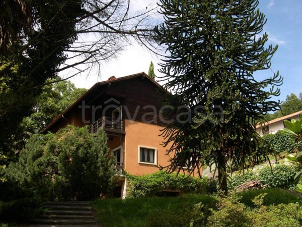 casa indipendente in vendita a Maccagno con Pino e Veddasca