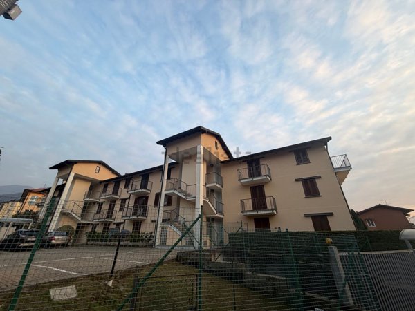 appartamento in vendita a Maccagno con Pino e Veddasca in zona Maccagno
