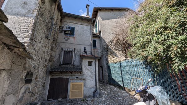 appartamento in vendita a Maccagno con Pino e Veddasca in zona Musignano