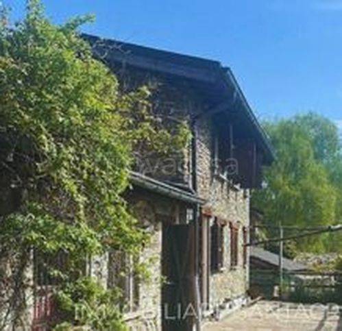 casa indipendente in vendita a Maccagno con Pino e Veddasca in zona Biegno