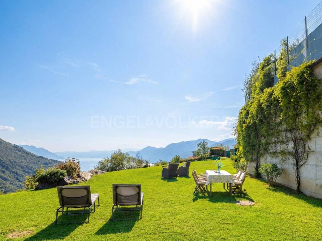 villa in vendita a Maccagno con Pino e Veddasca in zona Maccagno