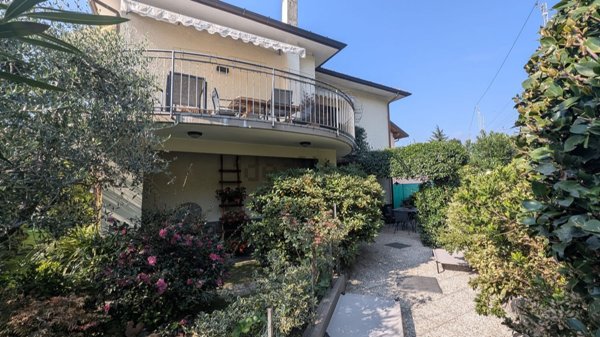 casa indipendente in vendita a Maccagno con Pino e Veddasca in zona Maccagno