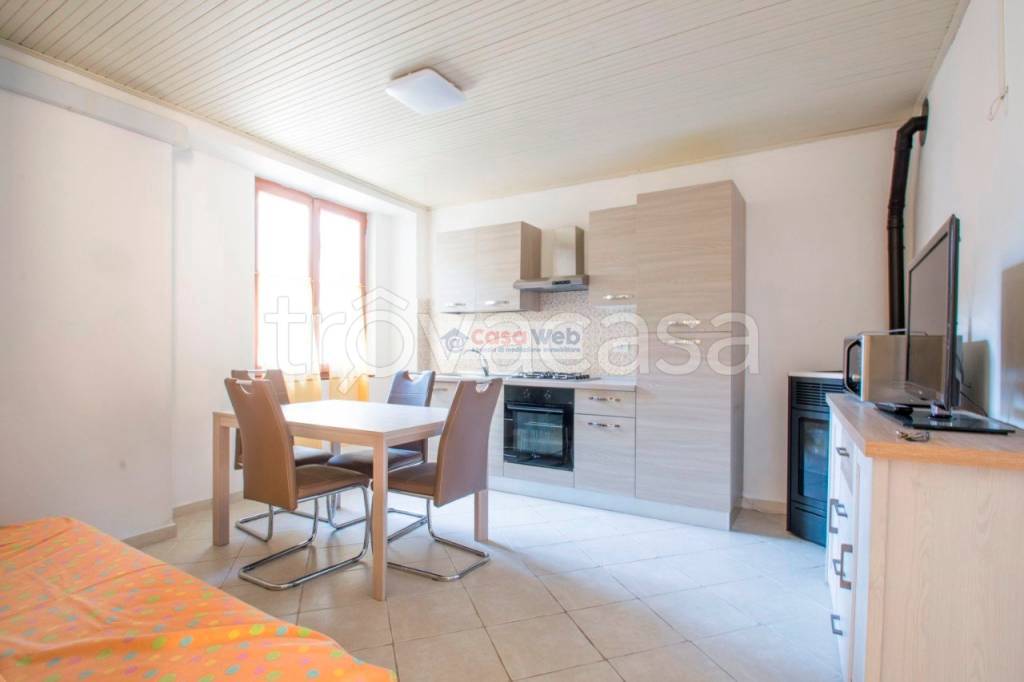 casa indipendente in vendita a Maccagno con Pino e Veddasca in zona Zenna