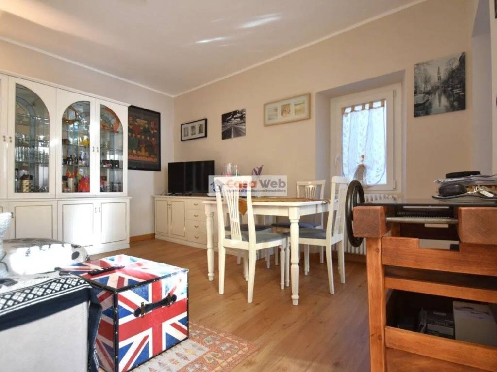 appartamento in vendita a Maccagno con Pino e Veddasca in zona Maccagno