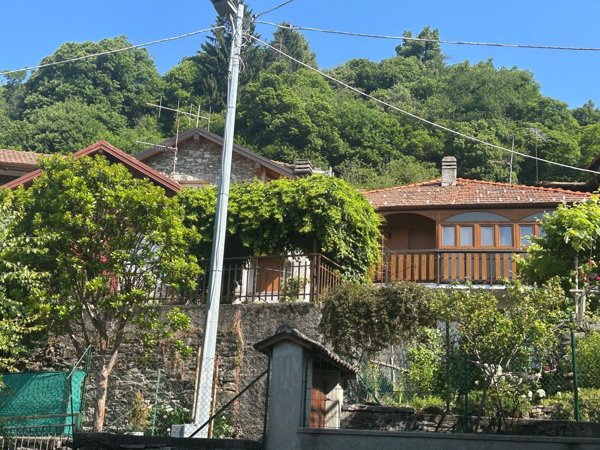 casa indipendente in vendita a Maccagno con Pino e Veddasca in zona Cadero