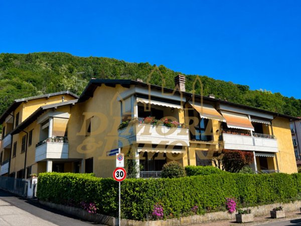 appartamento in vendita a Maccagno con Pino e Veddasca in zona Maccagno