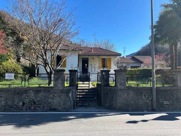 casa indipendente in vendita a Maccagno con Pino e Veddasca in zona Maccagno