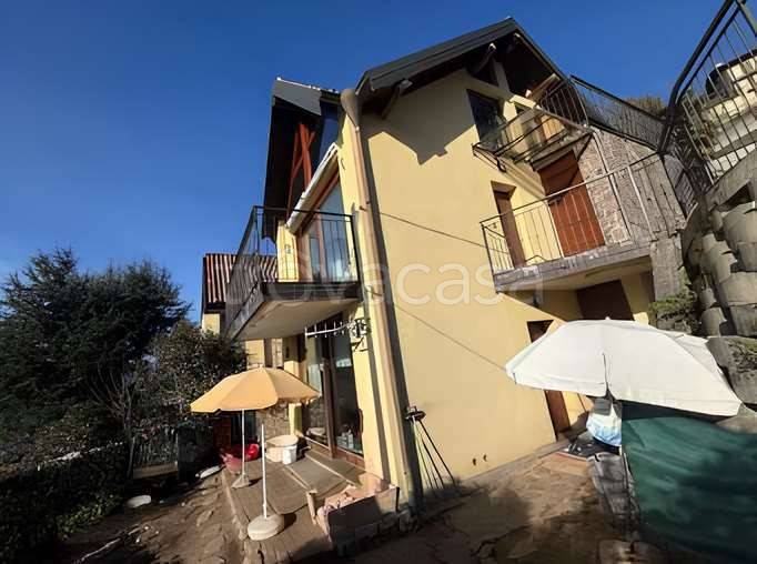 appartamento in vendita a Maccagno con Pino e Veddasca in zona Maccagno