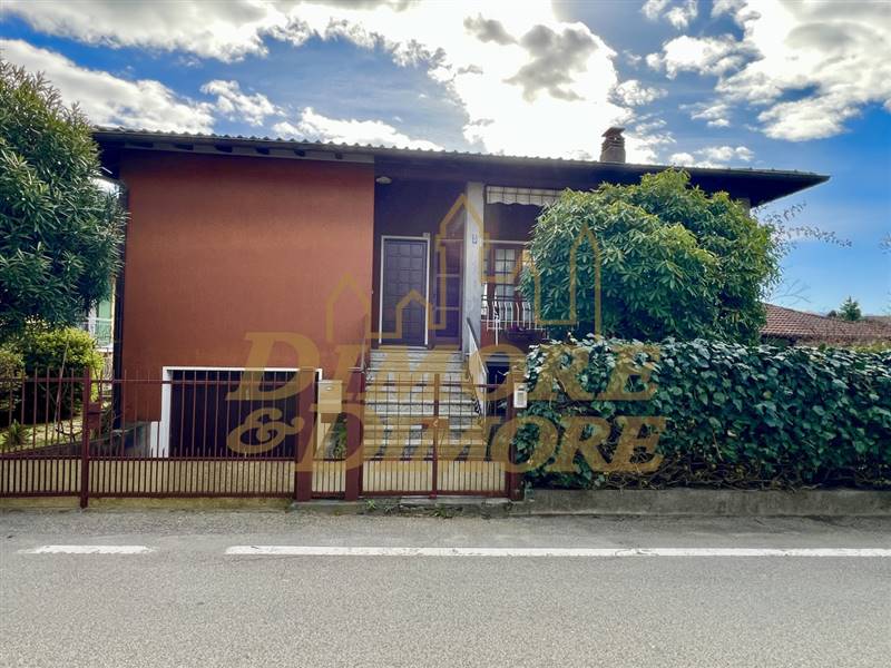 casa indipendente in vendita a Maccagno con Pino e Veddasca in zona Maccagno