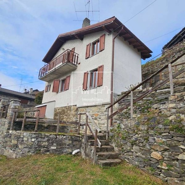 quadrivano in vendita a Maccagno con Pino e Veddasca in zona Armio