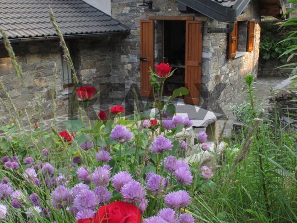 casa indipendente in vendita a Maccagno con Pino e Veddasca in zona Garabiolo