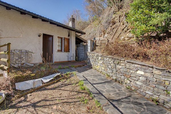 casa indipendente in vendita a Maccagno con Pino e Veddasca in zona Garabiolo
