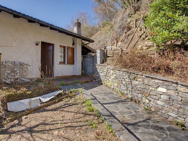casa indipendente in vendita a Maccagno con Pino e Veddasca in zona Lozzo
