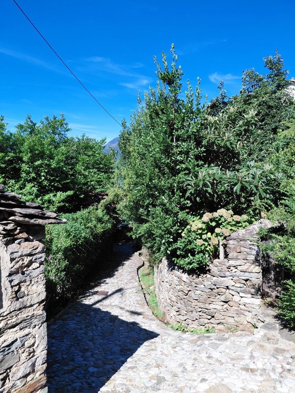 casa indipendente in vendita a Maccagno con Pino e Veddasca in zona Sarangio