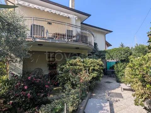 casa indipendente in vendita a Maccagno con Pino e Veddasca in zona Maccagno