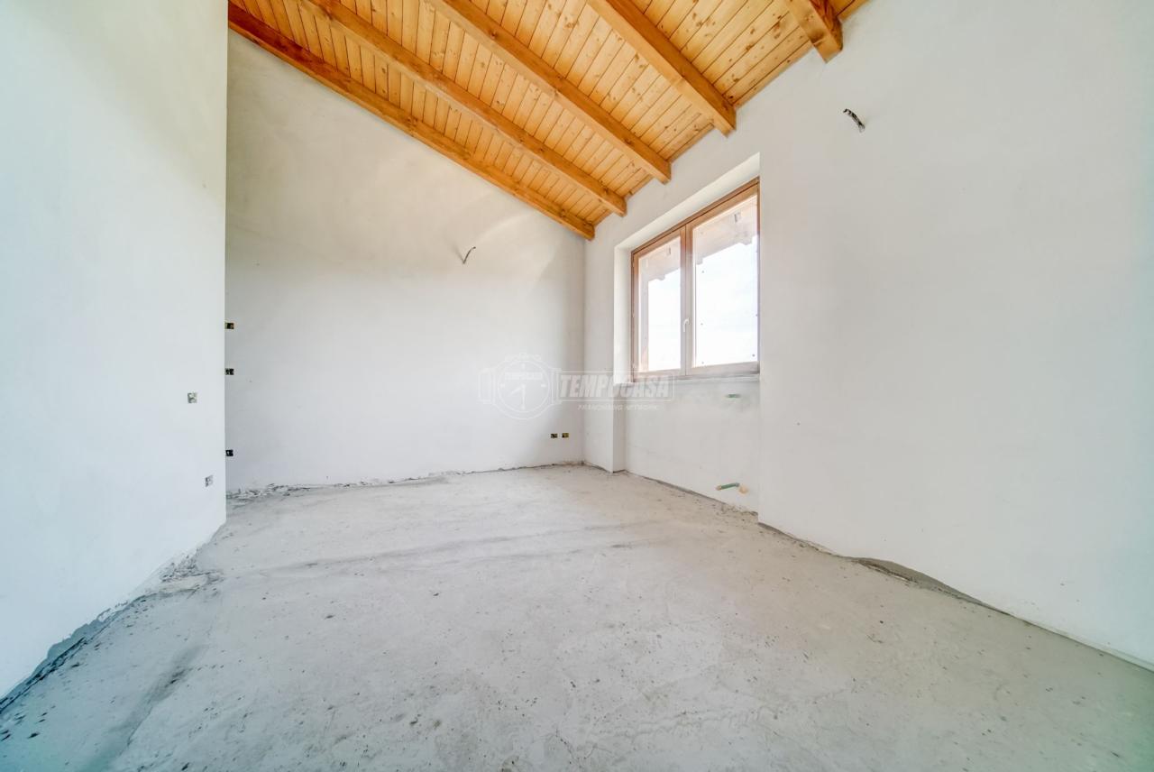 casa indipendente in vendita a Cadrezzate con Osmate
