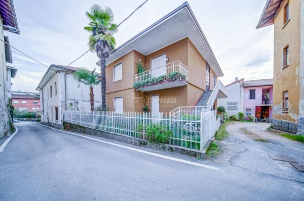 casa indipendente in vendita a Cadrezzate con Osmate