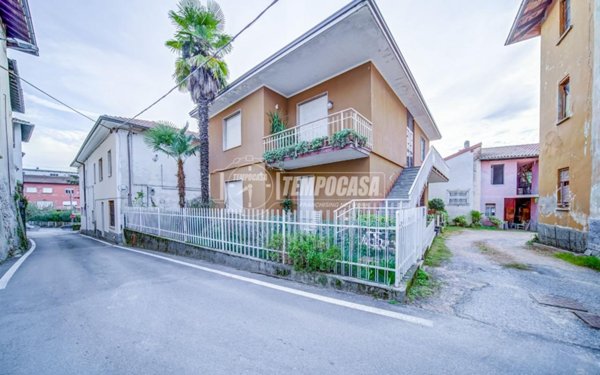 casa indipendente in vendita a Cadrezzate con Osmate