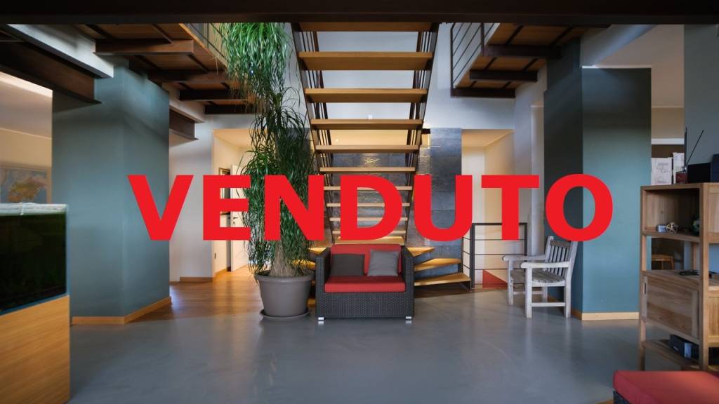 casa indipendente in vendita a Cadrezzate con Osmate