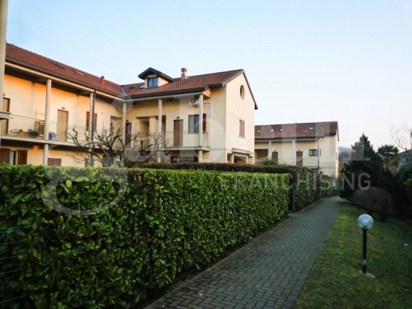 appartamento in vendita a Cadrezzate con Osmate