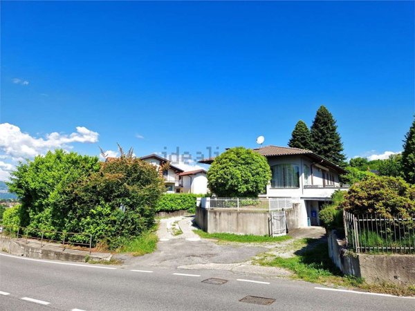 casa indipendente in vendita a Cadrezzate con Osmate in zona Cadrezzate