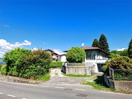 casa indipendente in vendita a Cadrezzate con Osmate in zona Cadrezzate