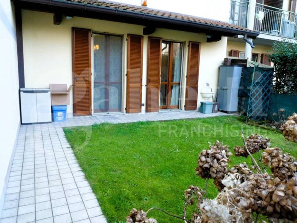 appartamento in vendita a Cadrezzate con Osmate