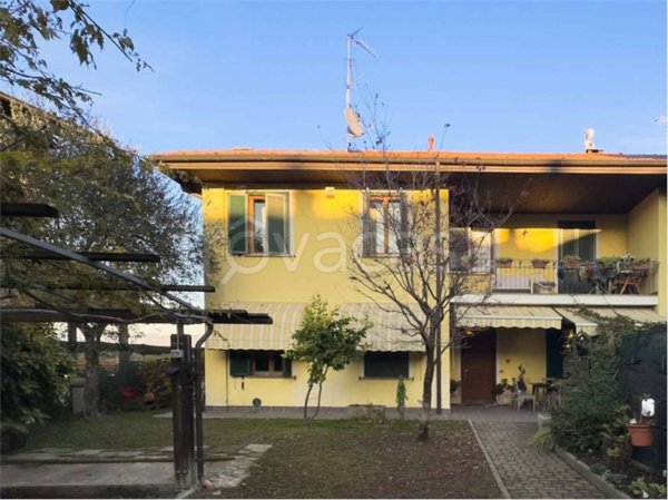 casa indipendente in vendita a Cadrezzate con Osmate in zona Osmate