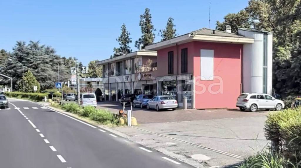 locale commerciale in vendita a Cadrezzate con Osmate