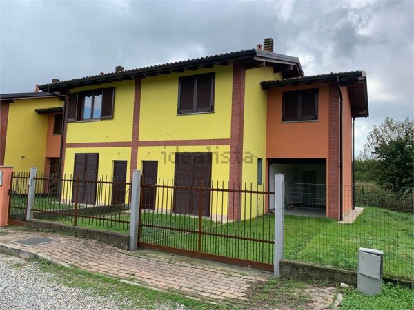 casa indipendente in vendita a Cadrezzate con Osmate