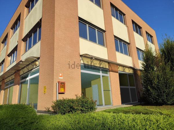negozio in vendita a Cadrezzate con Osmate