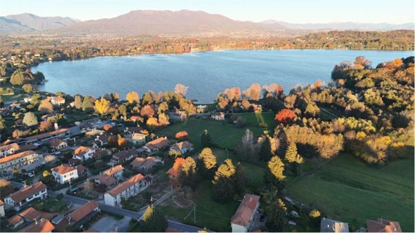 terreno edificabile in vendita a Cadrezzate con Osmate