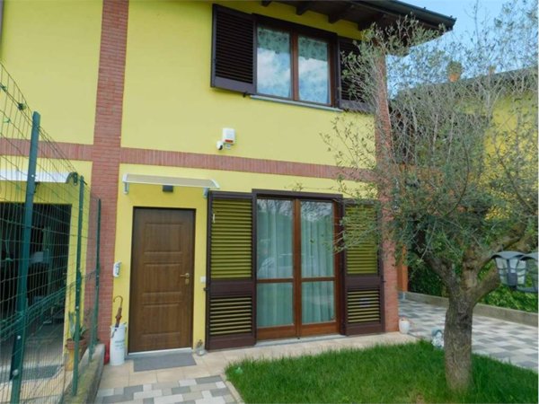 casa indipendente in vendita a Cadrezzate con Osmate