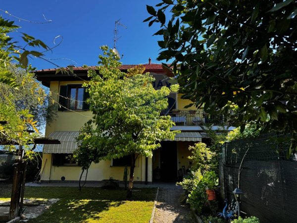 casa indipendente in vendita a Cadrezzate con Osmate