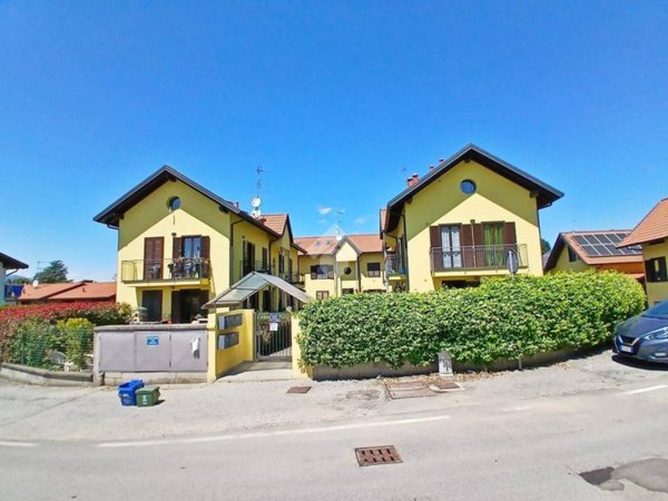 appartamento in vendita a Cadrezzate con Osmate in zona Osmate