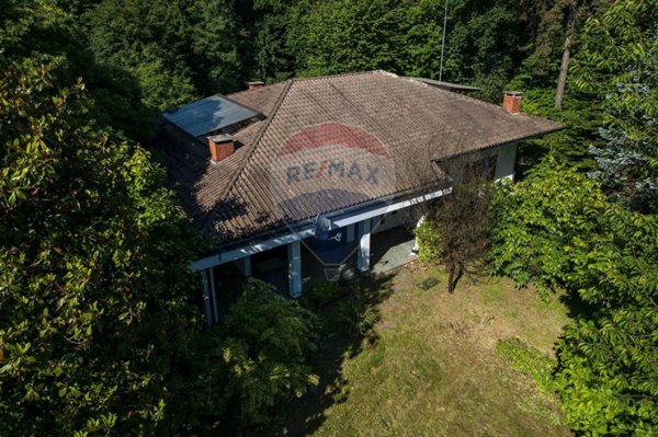 casa indipendente in vendita a Cadrezzate con Osmate in zona Cadrezzate
