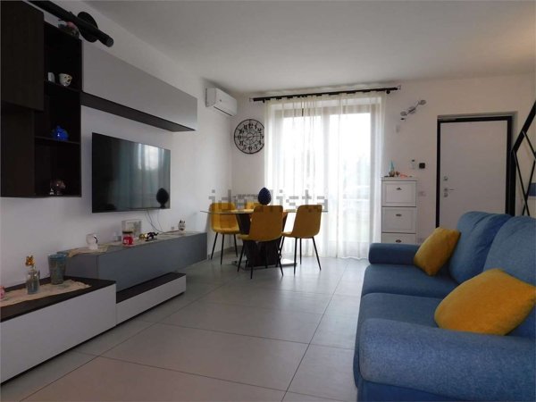 casa indipendente in vendita a Cadrezzate con Osmate