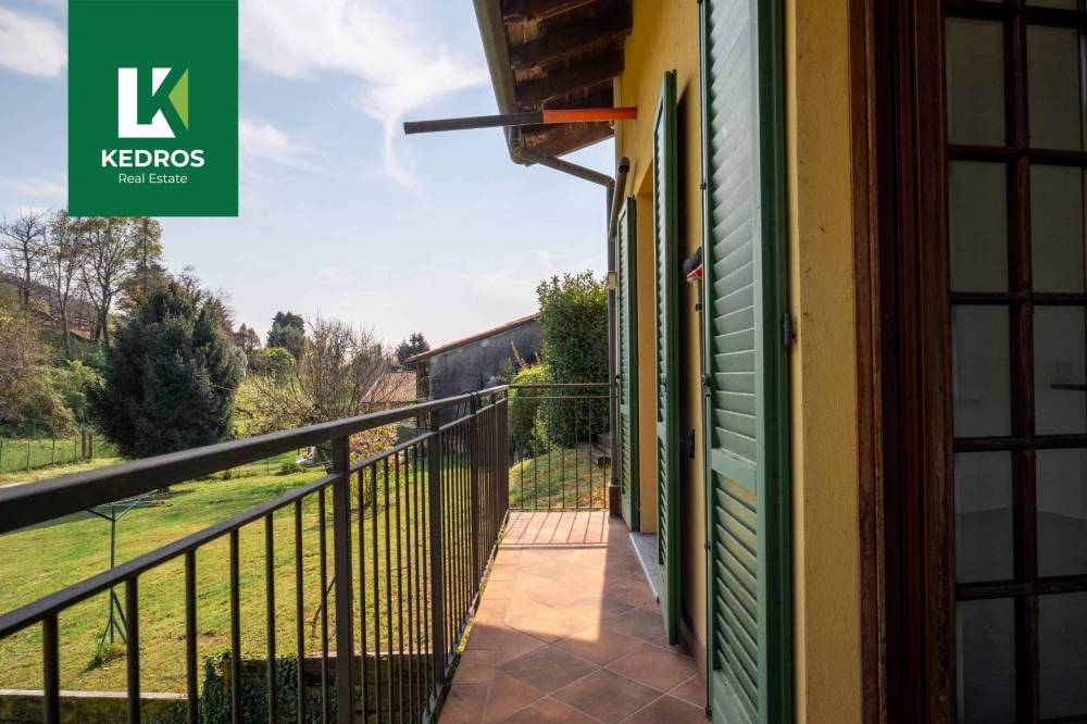 casa indipendente in vendita a Cadrezzate con Osmate in zona Osmate