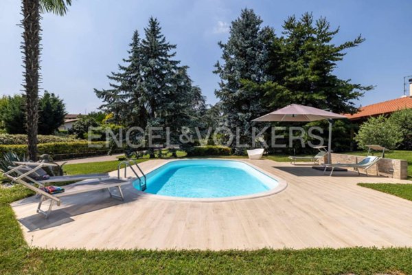 casa indipendente in vendita a Cadrezzate con Osmate