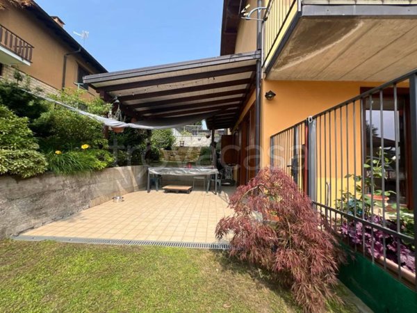 casa indipendente in vendita a Cadrezzate con Osmate