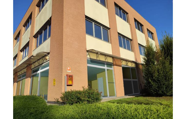 locale commerciale in vendita a Cadrezzate con Osmate