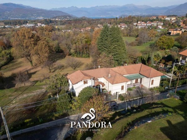 casa indipendente in vendita a Cadrezzate con Osmate in zona Cadrezzate